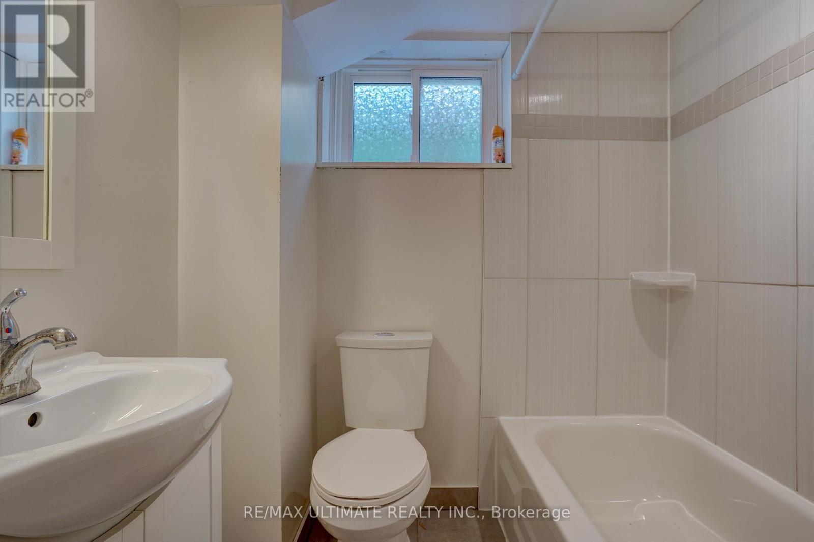 Lower - 23 Falmouth Avenue, Toronto, ON - Indoor Photo Showing Bathroom