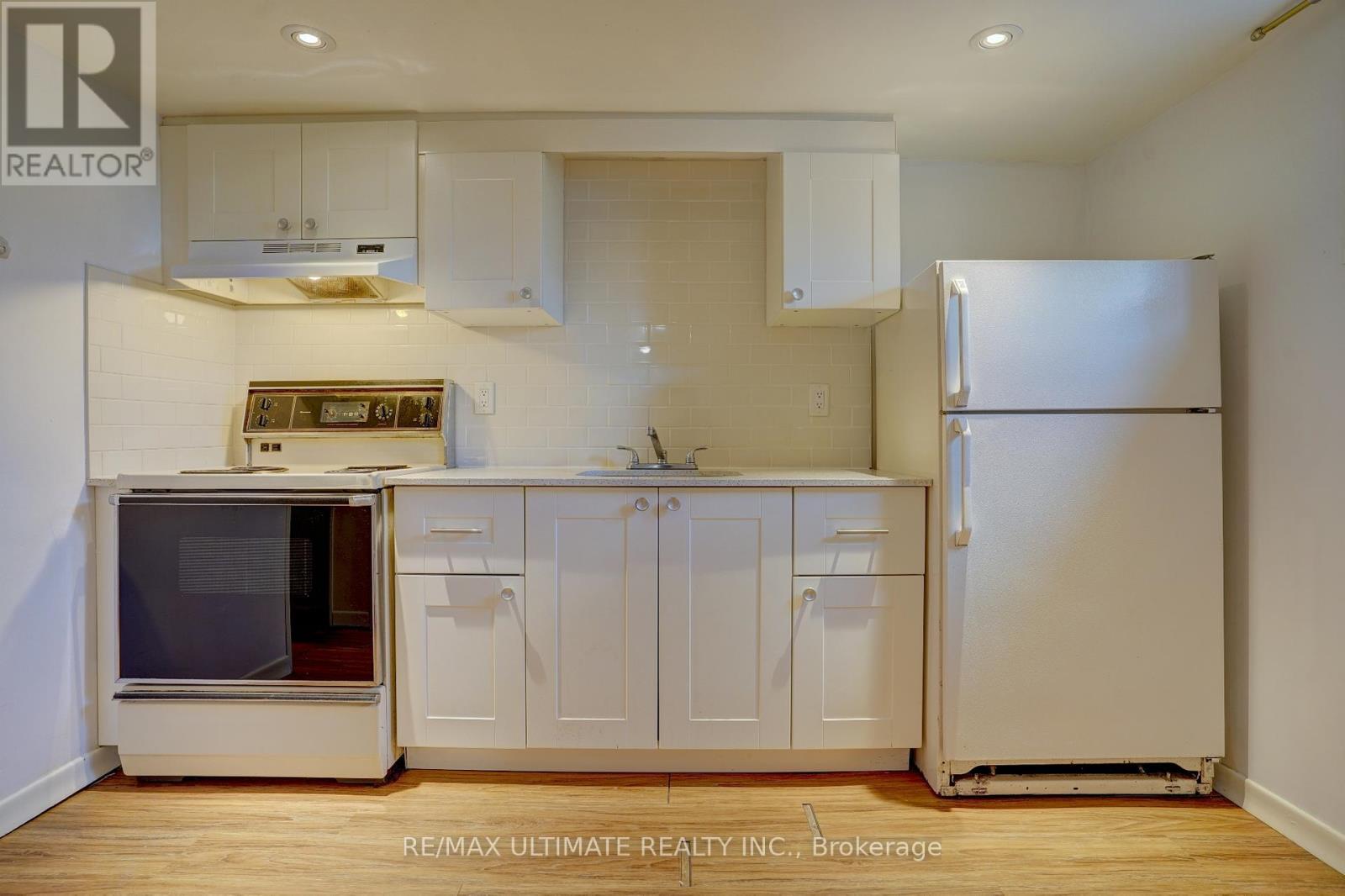 Lower - 23 Falmouth Avenue, Toronto, ON - Indoor Photo Showing Kitchen