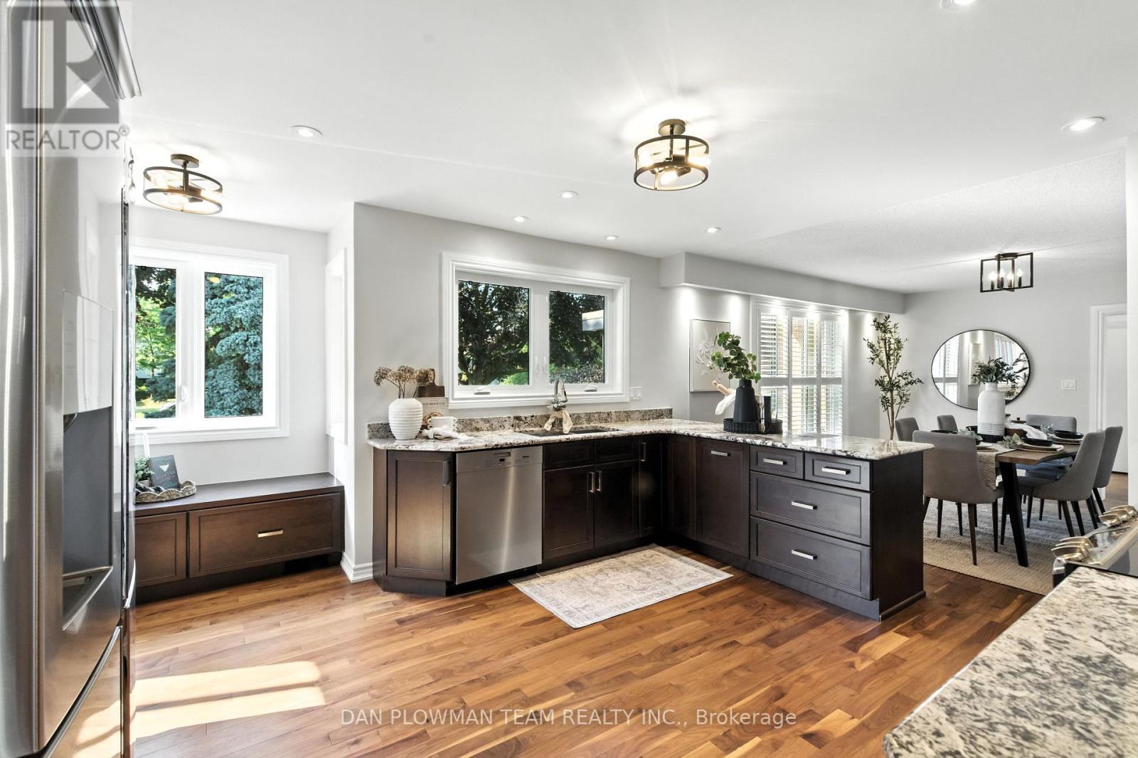 83 Sherwood Road E, Ajax, ON - Indoor Photo Showing Kitchen With Upgraded Kitchen