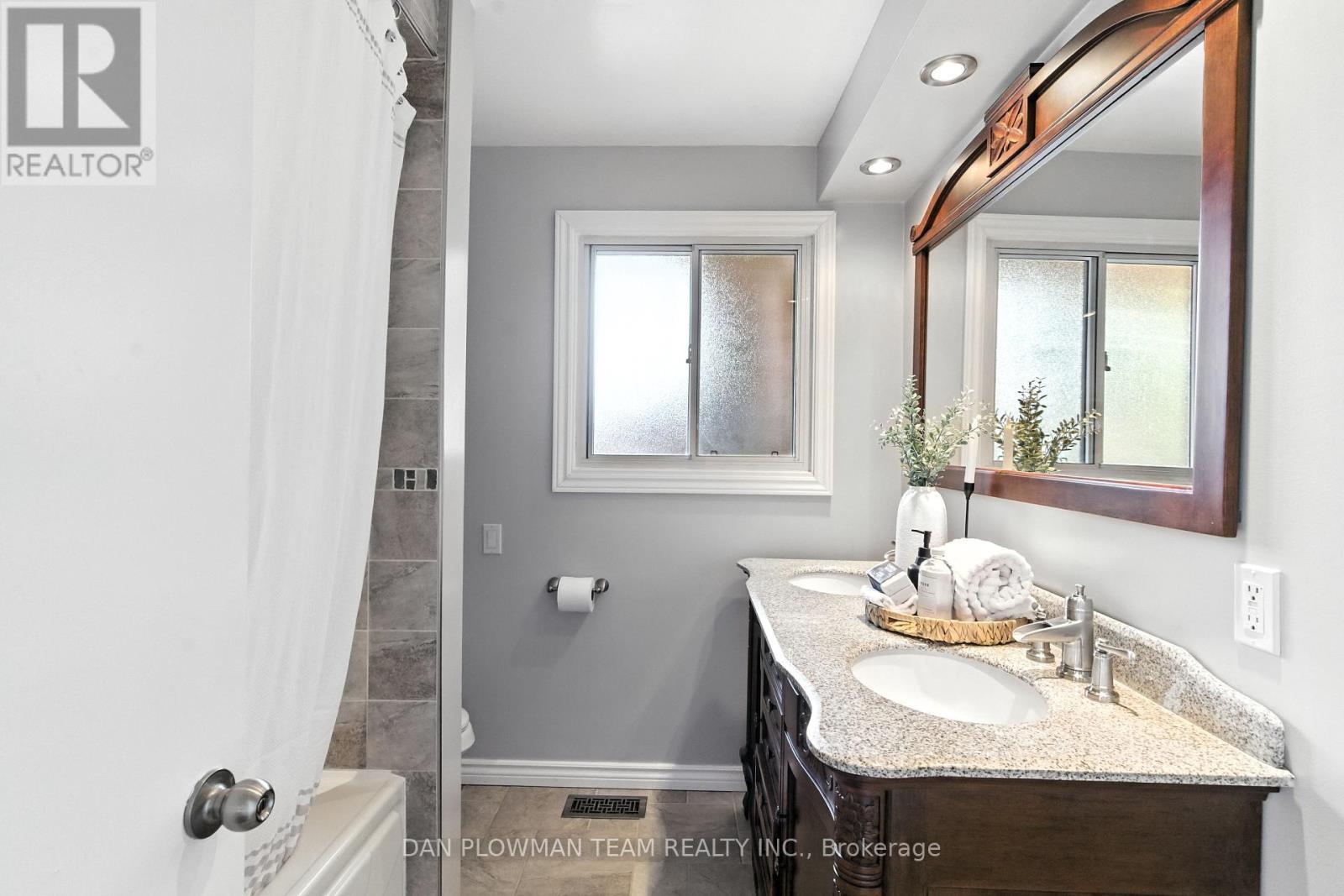 83 Sherwood Road E, Ajax, ON - Indoor Photo Showing Bathroom