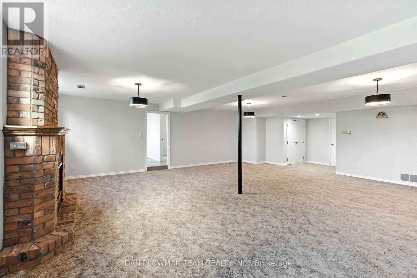 83 Sherwood Road E, Ajax, ON - Indoor