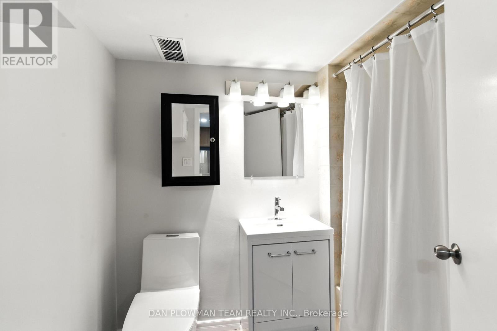 83 Sherwood Road E, Ajax, ON - Indoor Photo Showing Bathroom