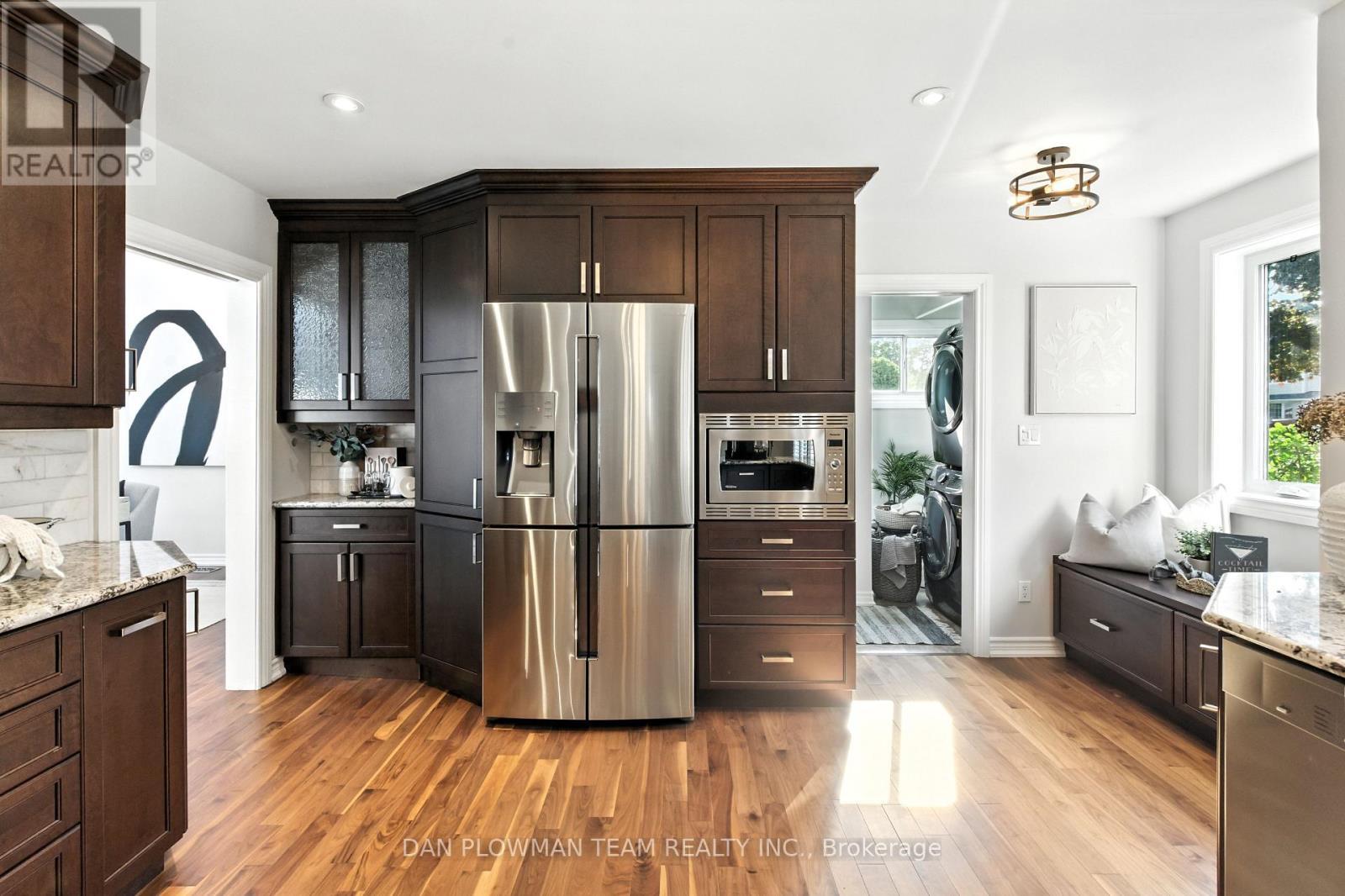 83 Sherwood Road E, Ajax, ON - Indoor Photo Showing Kitchen With Upgraded Kitchen