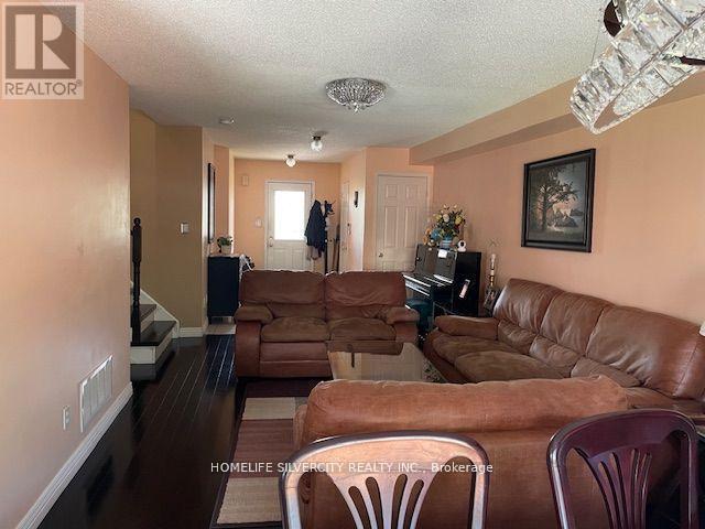 46 Clandfield Street, Markham, ON - Indoor Photo Showing Living Room
