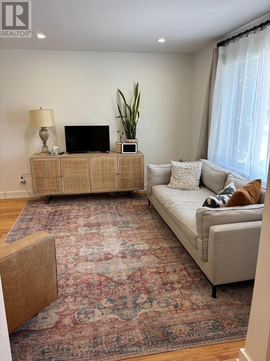191 Springfield Road, Ottawa, ON - Indoor Photo Showing Living Room