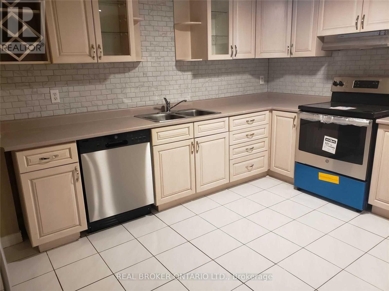 Lower - 4244 Starlight Crescent, Mississauga, ON - Indoor Photo Showing Kitchen With Stainless Steel Kitchen With Double Sink
