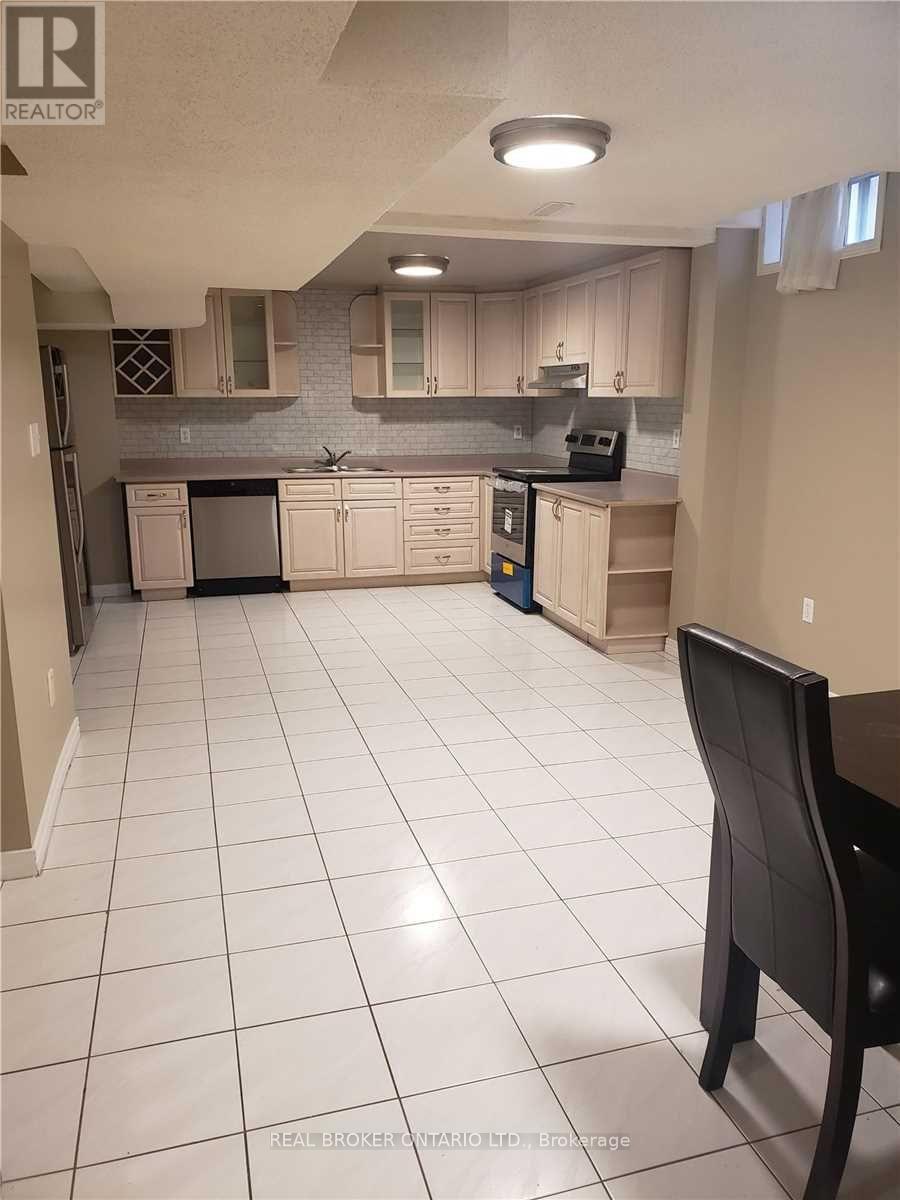 Lower - 4244 Starlight Crescent, Mississauga, ON - Indoor Photo Showing Kitchen