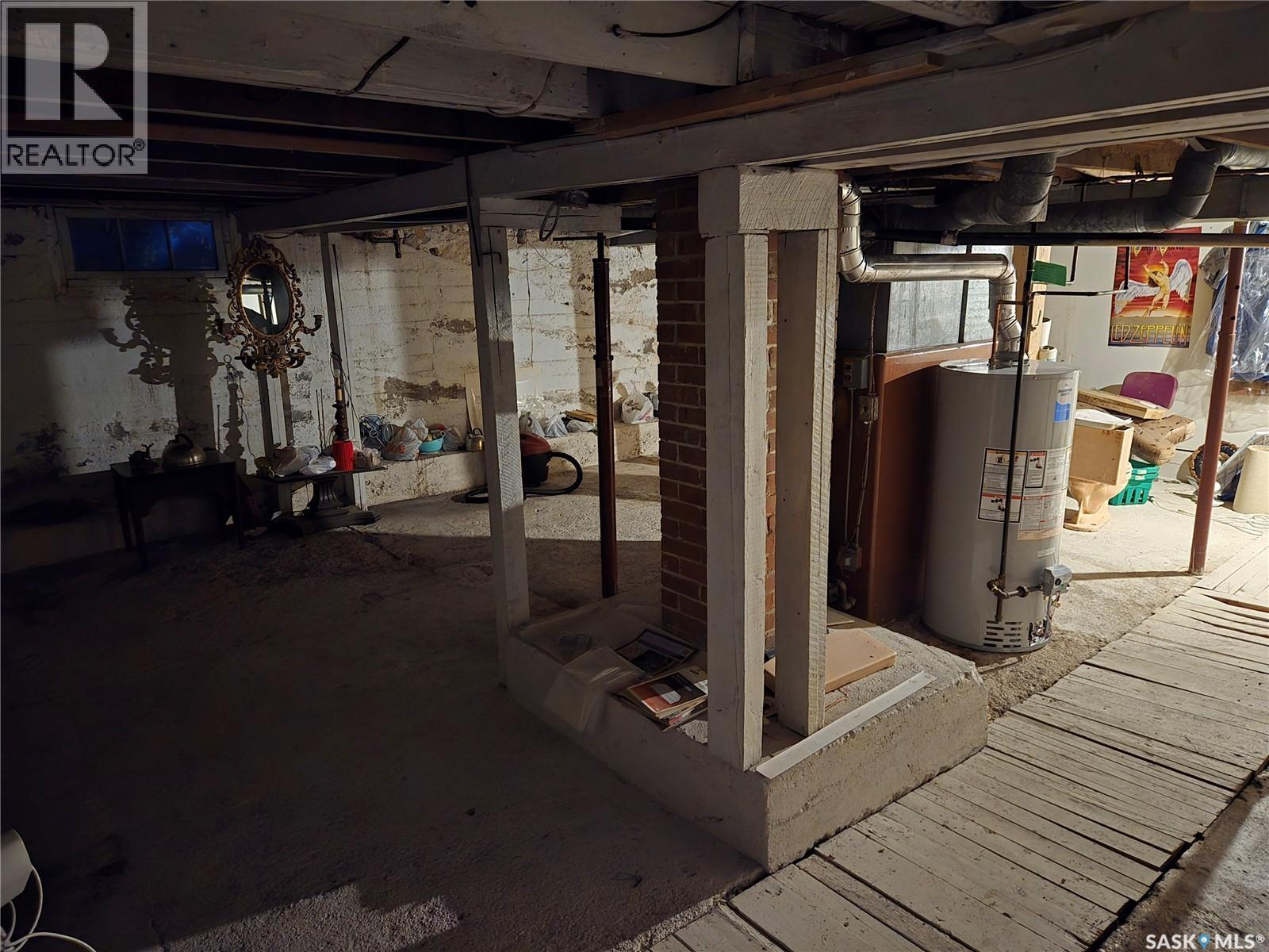 15 10Th Avenue Ne, Swift Current, SK - Indoor Photo Showing Basement