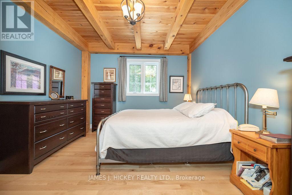 313 Meilleur'S Road, Laurentian Hills, ON - Indoor Photo Showing Bedroom