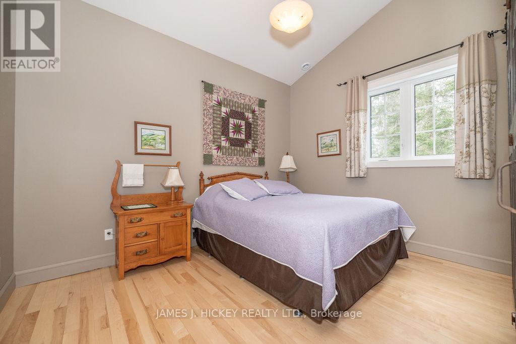 313 Meilleur'S Road, Laurentian Hills, ON - Indoor Photo Showing Bedroom