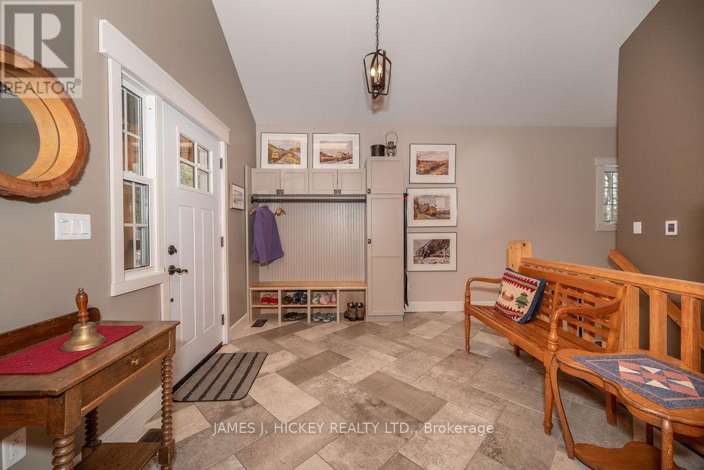 313 Meilleur'S Road, Laurentian Hills, ON - Indoor Photo Showing Other Room