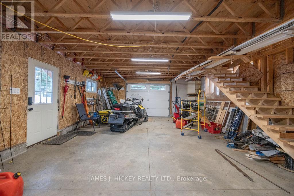 313 Meilleur'S Road, Laurentian Hills, ON - Indoor Photo Showing Garage
