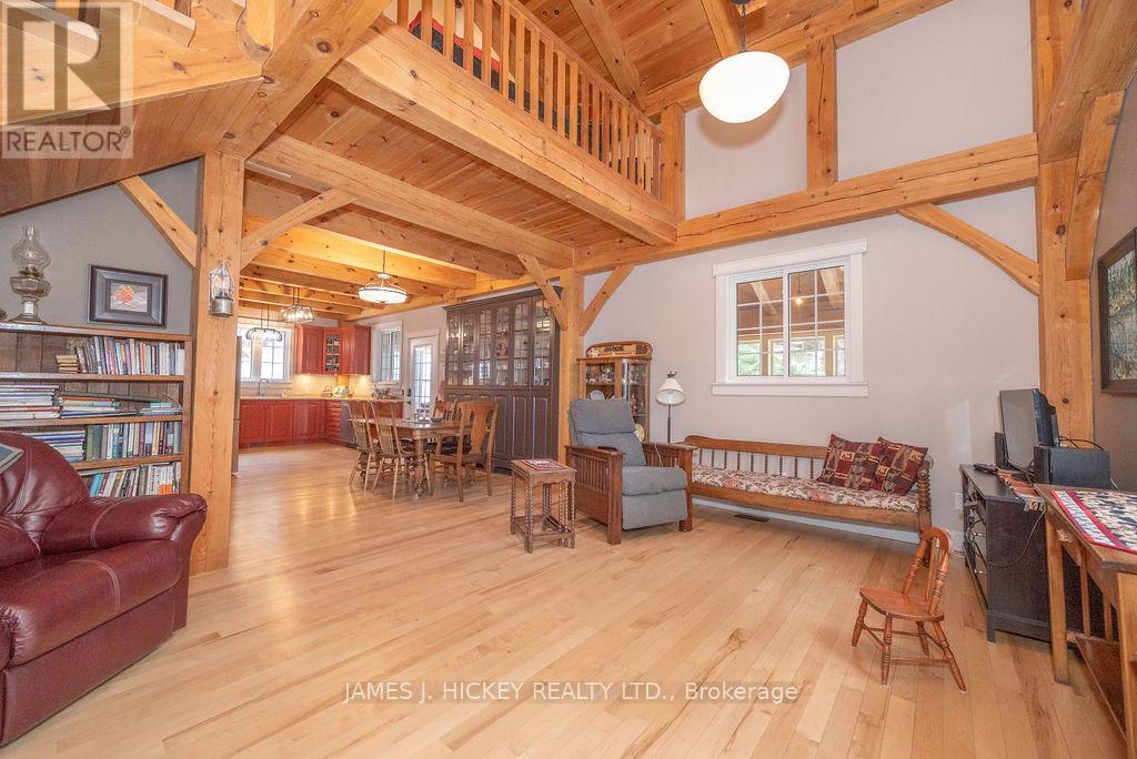 313 Meilleur'S Road, Laurentian Hills, ON - Indoor Photo Showing Living Room
