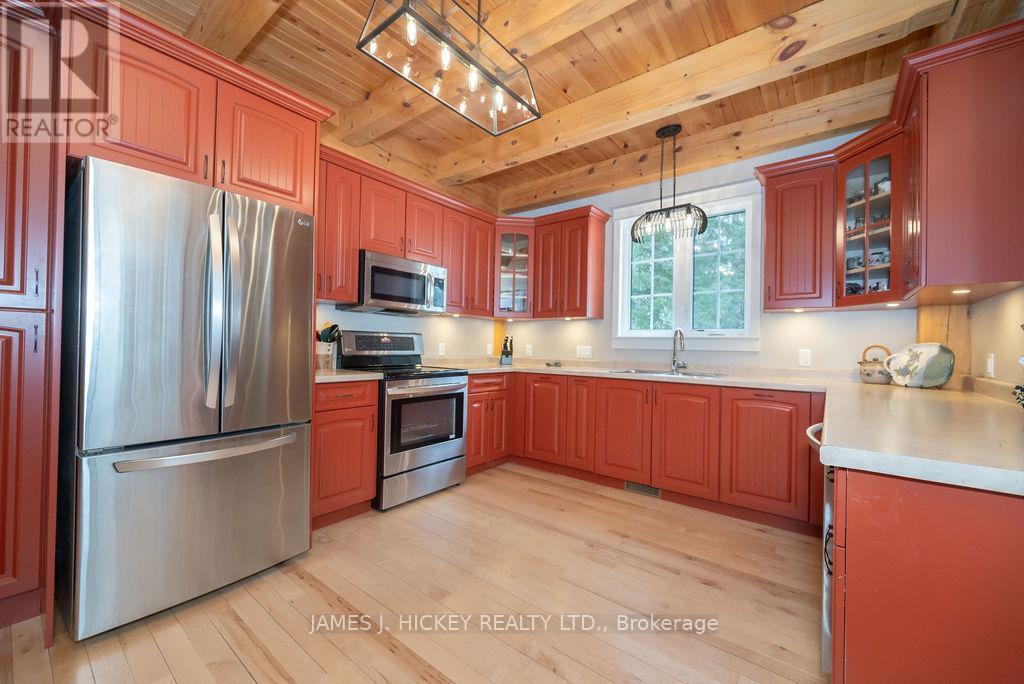 313 Meilleur'S Road, Laurentian Hills, ON - Indoor Photo Showing Kitchen