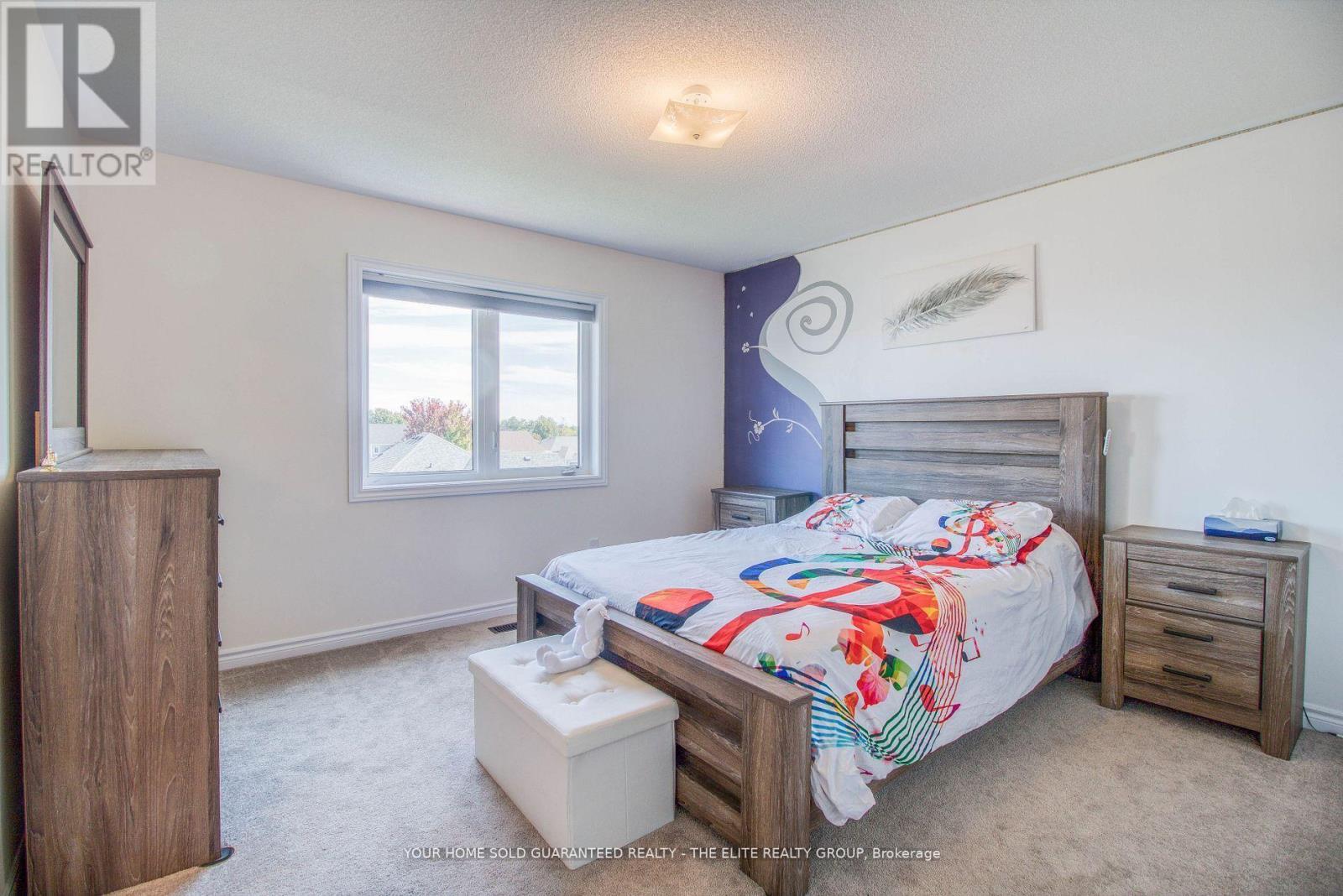 211 Lia Drive, Clearview, ON - Indoor Photo Showing Bedroom