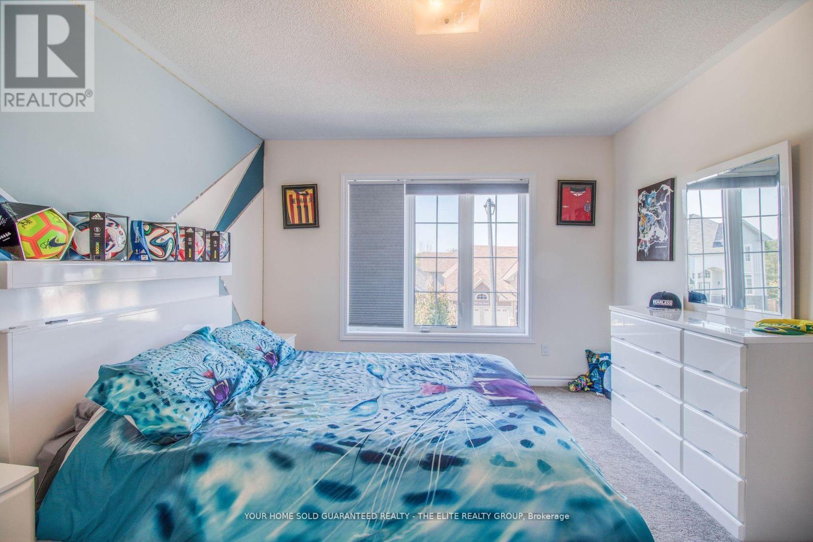 211 Lia Drive, Clearview, ON - Indoor Photo Showing Bedroom