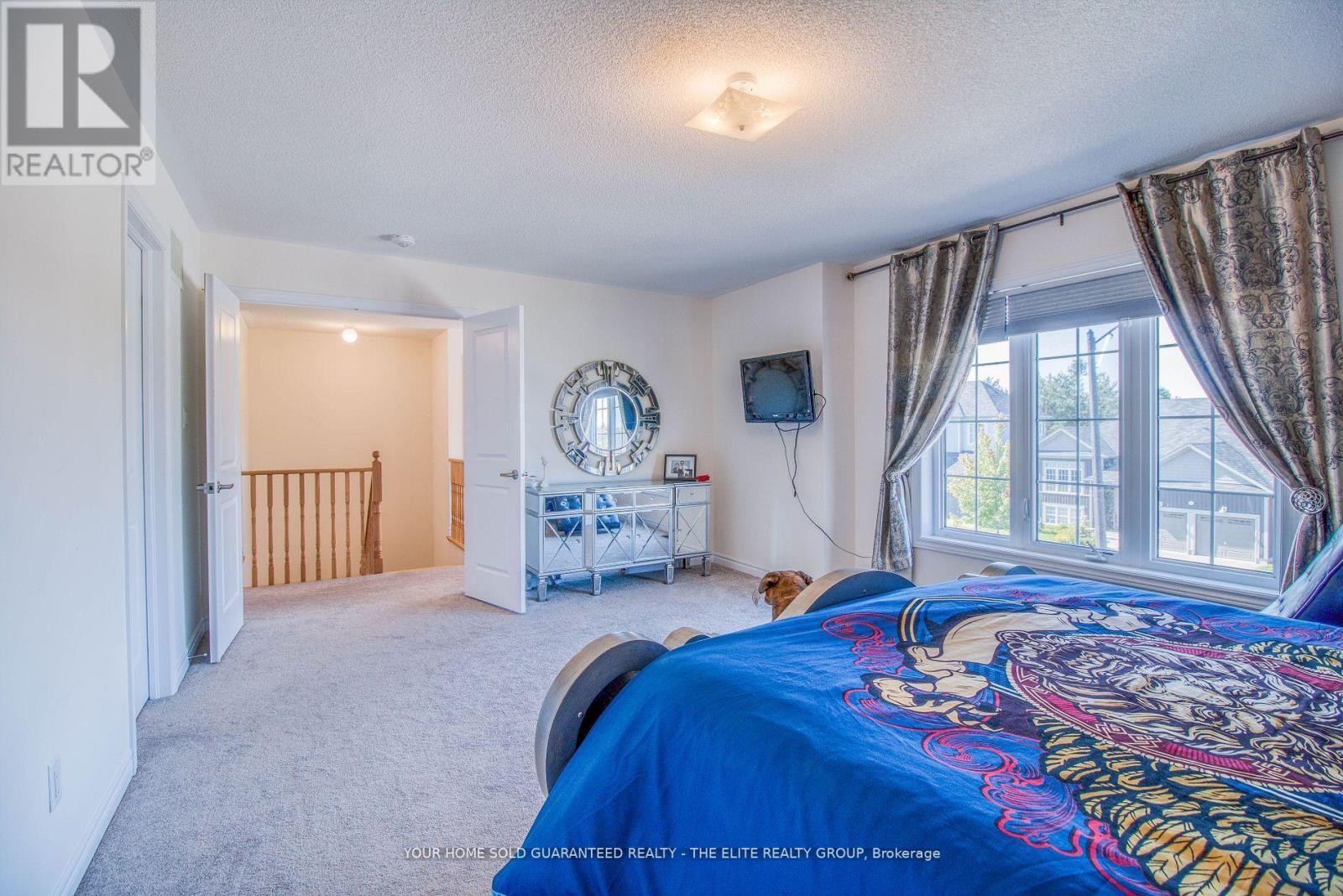 211 Lia Drive, Clearview, ON - Indoor Photo Showing Bedroom