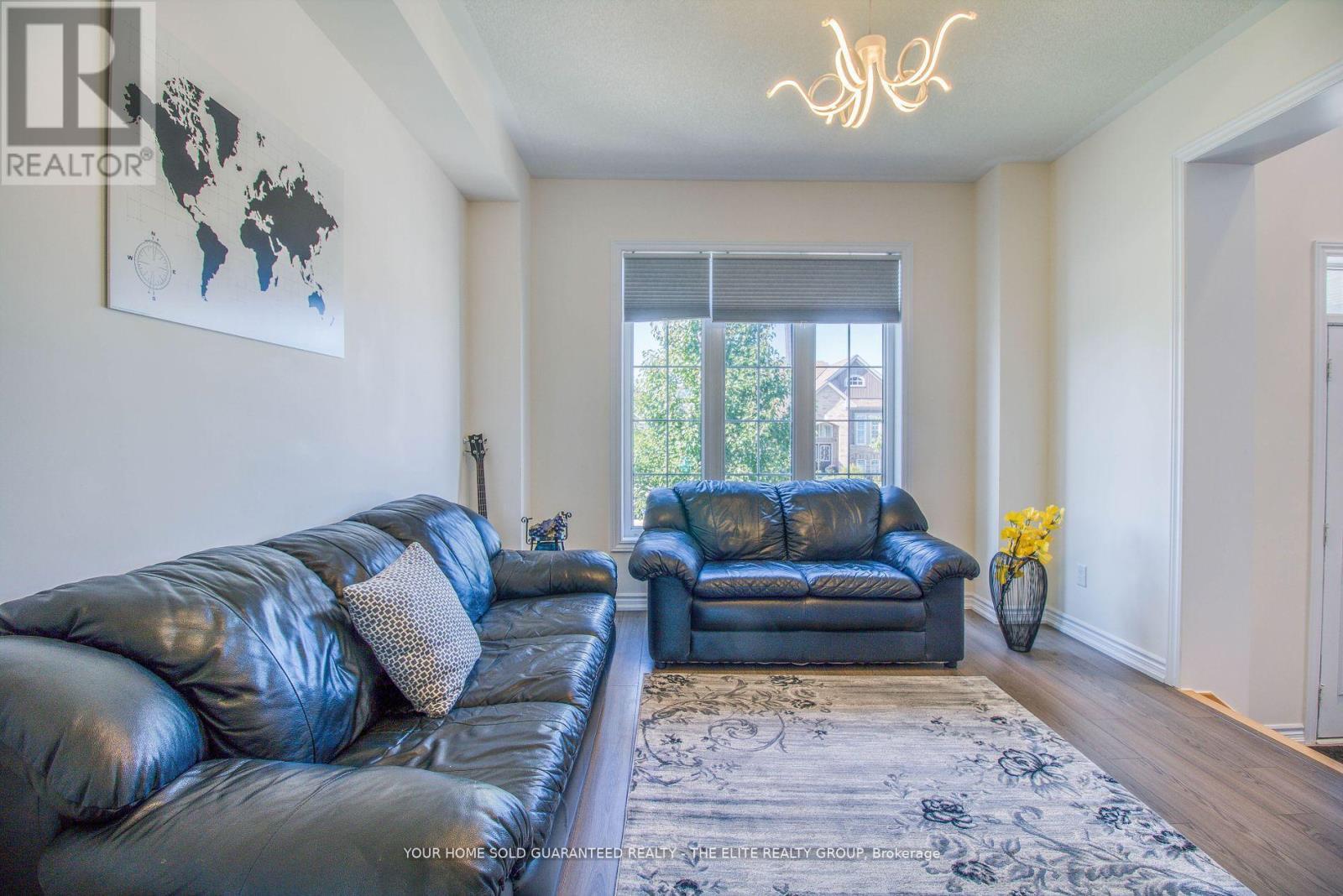 211 Lia Drive, Clearview, ON - Indoor Photo Showing Living Room