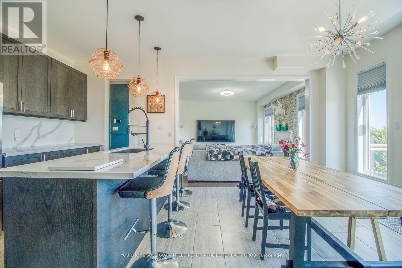211 Lia Drive, Clearview, ON - Indoor Photo Showing Dining Room