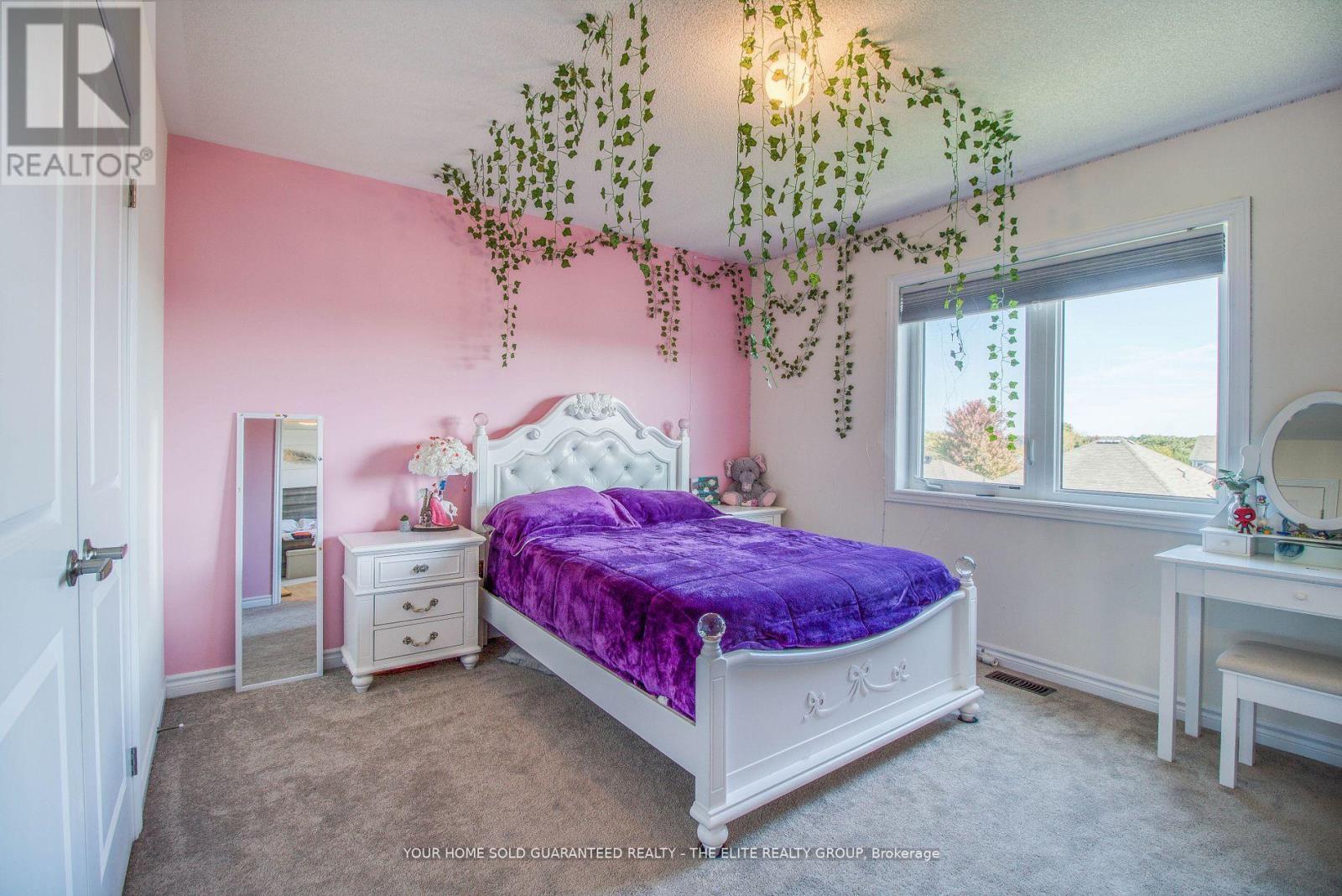 211 Lia Drive, Clearview, ON - Indoor Photo Showing Bedroom