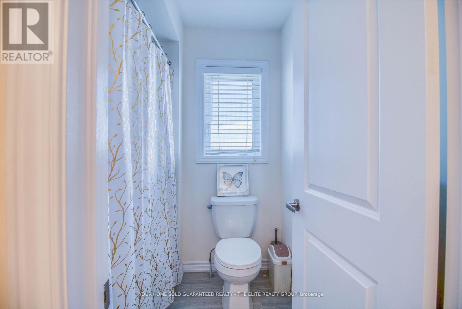 211 Lia Drive, Clearview, ON - Indoor Photo Showing Bathroom