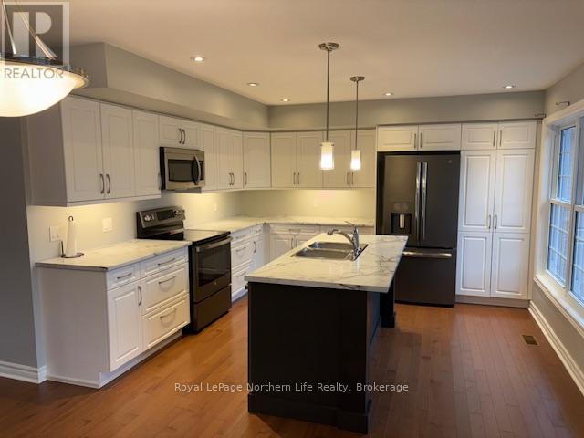 30 Trillium Drive, North Bay (Ferris), ON - Indoor Photo Showing Kitchen With Double Sink