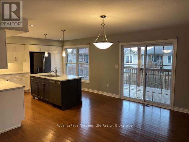 30 Trillium Drive, North Bay (Ferris), ON - Indoor Photo Showing Kitchen With Double Sink