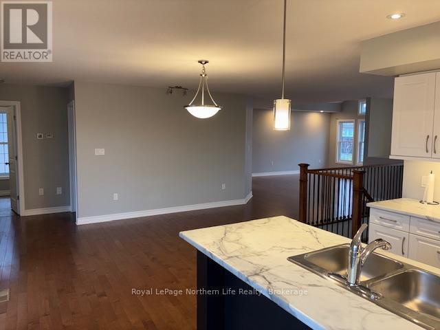 30 Trillium Drive, North Bay (Ferris), ON - Indoor Photo Showing Kitchen With Double Sink