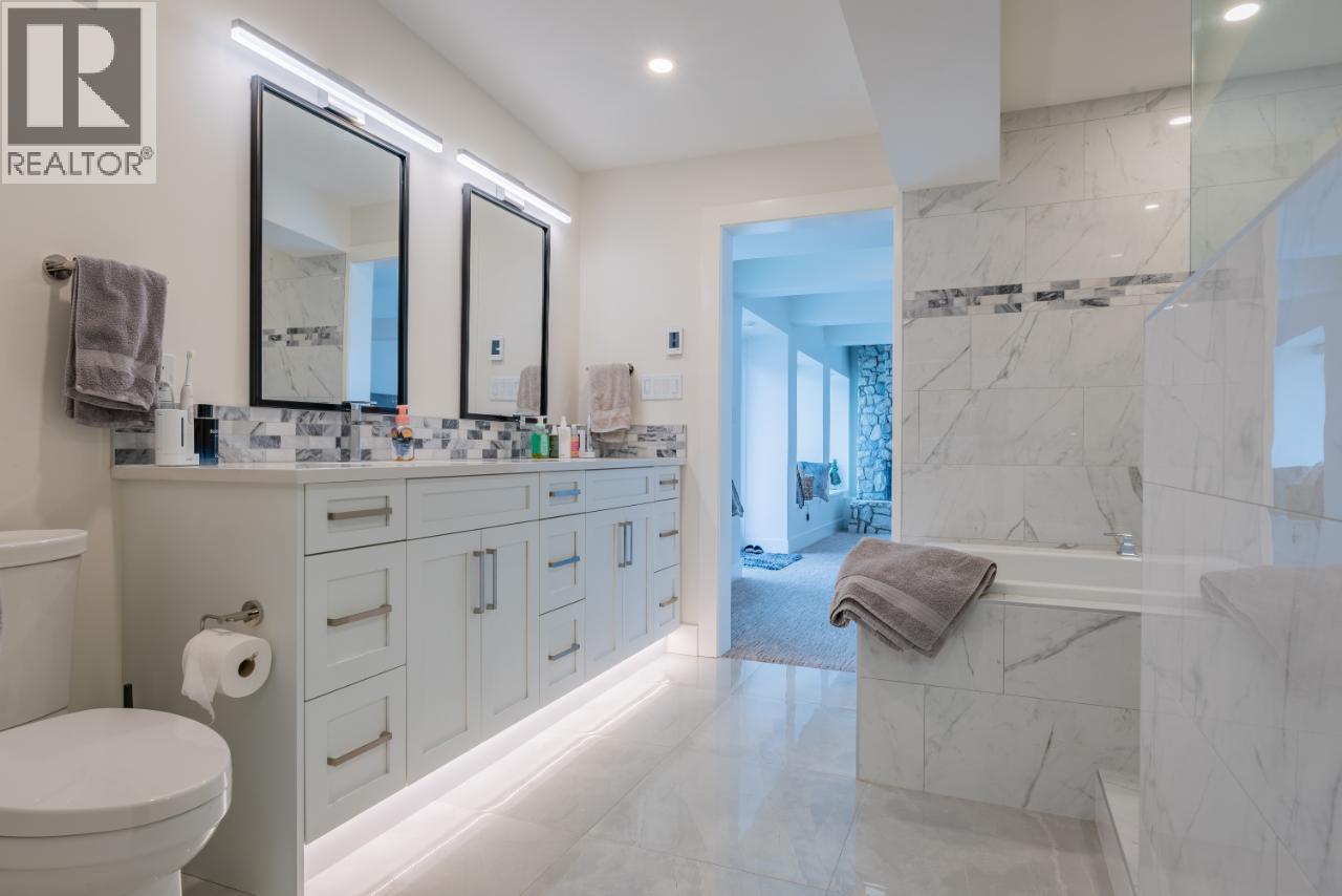 3429 8Th Avenue, Castlegar, BC - Indoor Photo Showing Bathroom