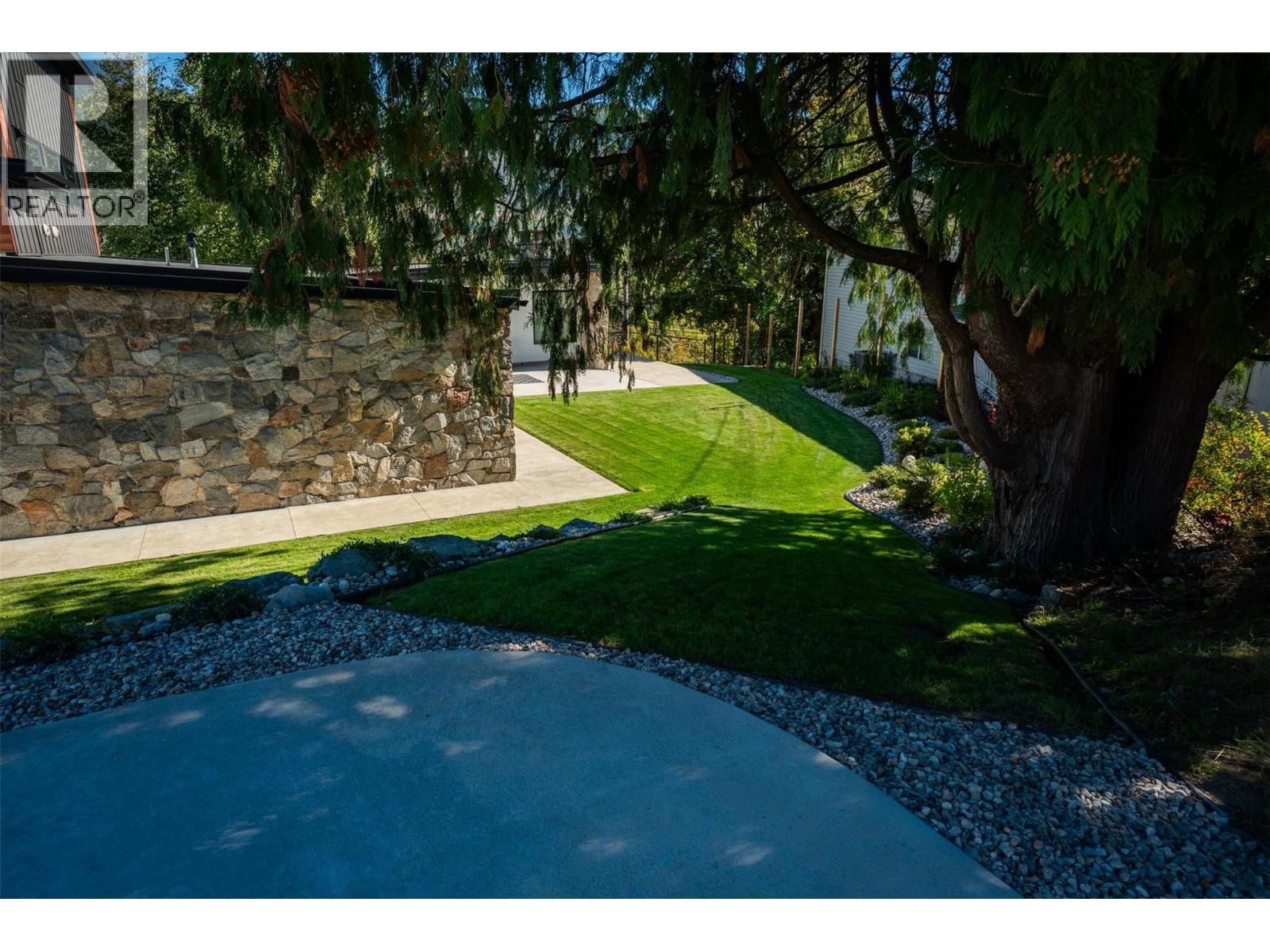 3429 8Th Avenue, Castlegar, BC - Outdoor