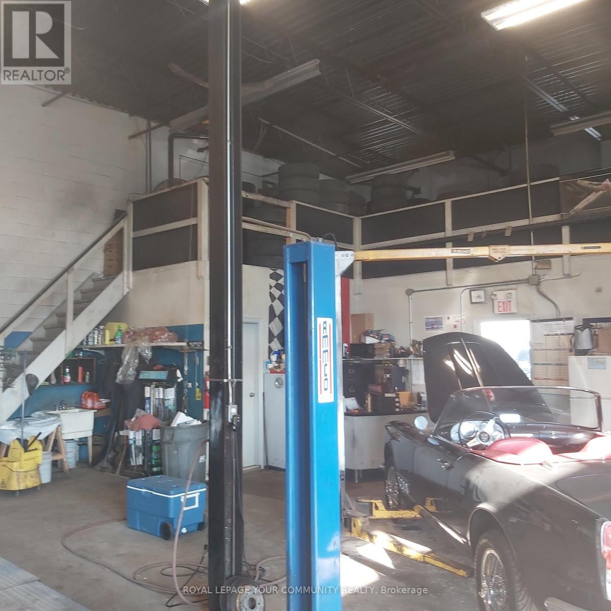 18 - 1 Delta Park Boulevard, Brampton, ON