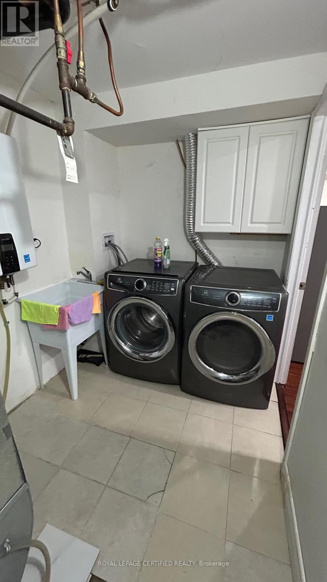 Basement - 537 Navigator Drive, Mississauga, ON - Indoor Photo Showing Laundry Room