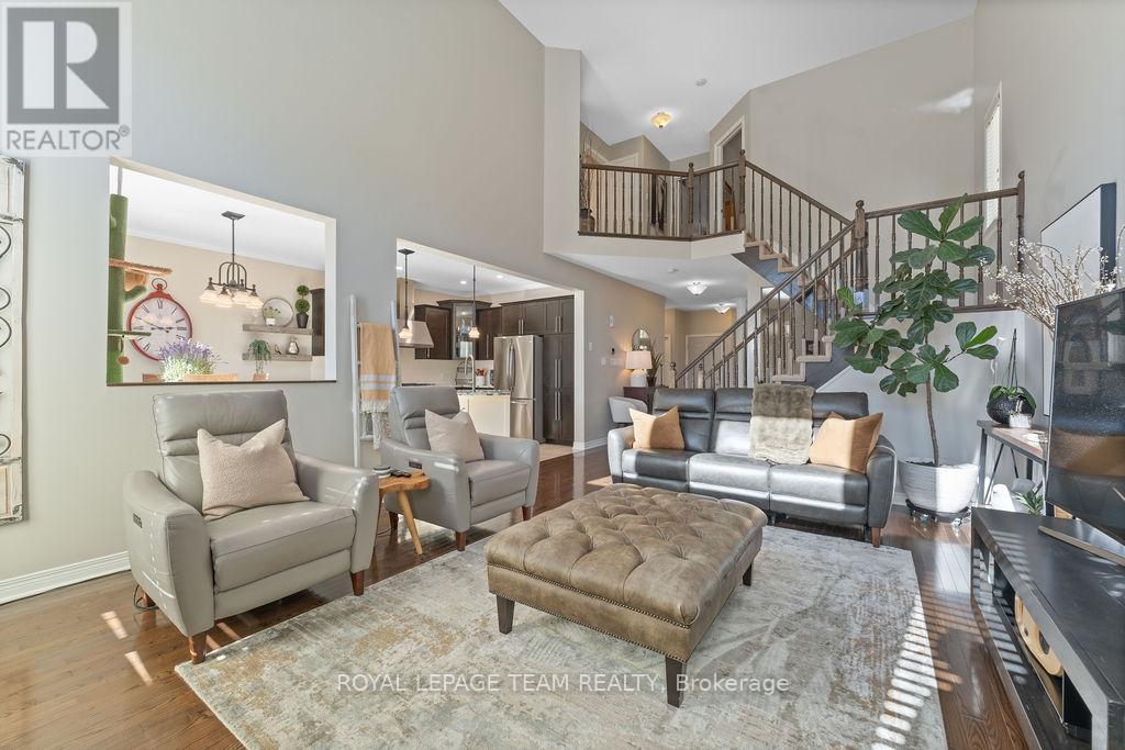 141 Trail Side Circle, Ottawa, ON - Indoor Photo Showing Living Room