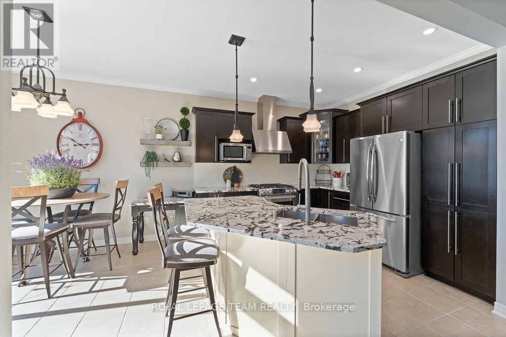 141 Trail Side Circle, Ottawa, ON - Indoor Photo Showing Kitchen With Upgraded Kitchen