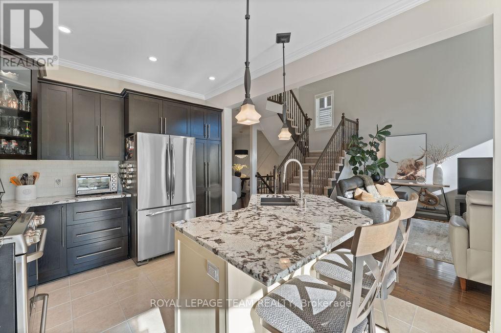 141 Trail Side Circle, Ottawa, ON - Indoor Photo Showing Kitchen With Upgraded Kitchen