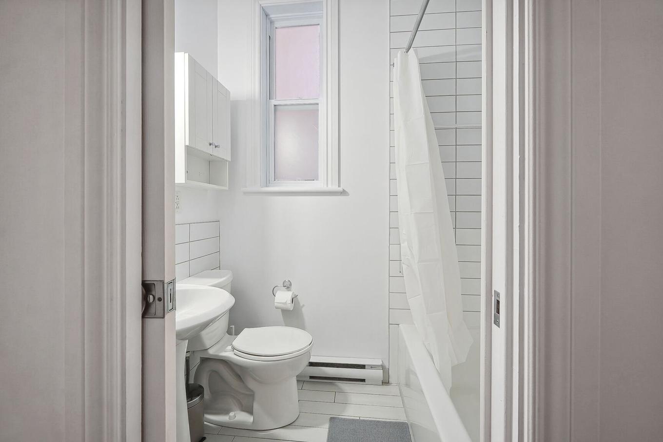 Bathroom - 5305 Rue Marquette, Montréal (Le Plateau-Mont-Royal), QC - Indoor Photo Showing Bathroom