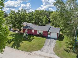 12 Alexander AVE Pinawa, MB R0E 1L0