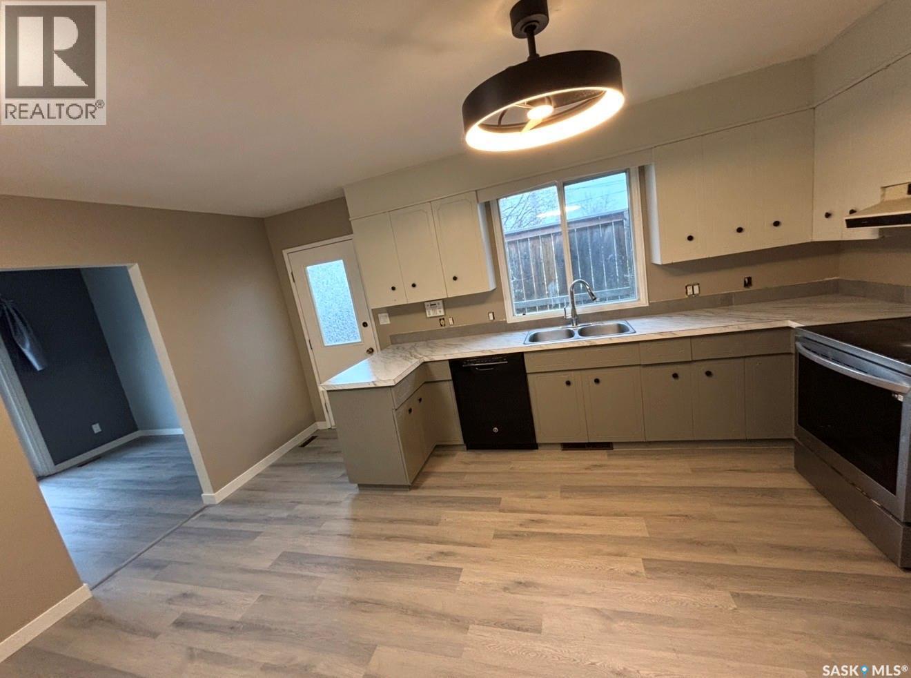 511 6Th Avenue, Cudworth, SK - Indoor Photo Showing Kitchen With Double Sink