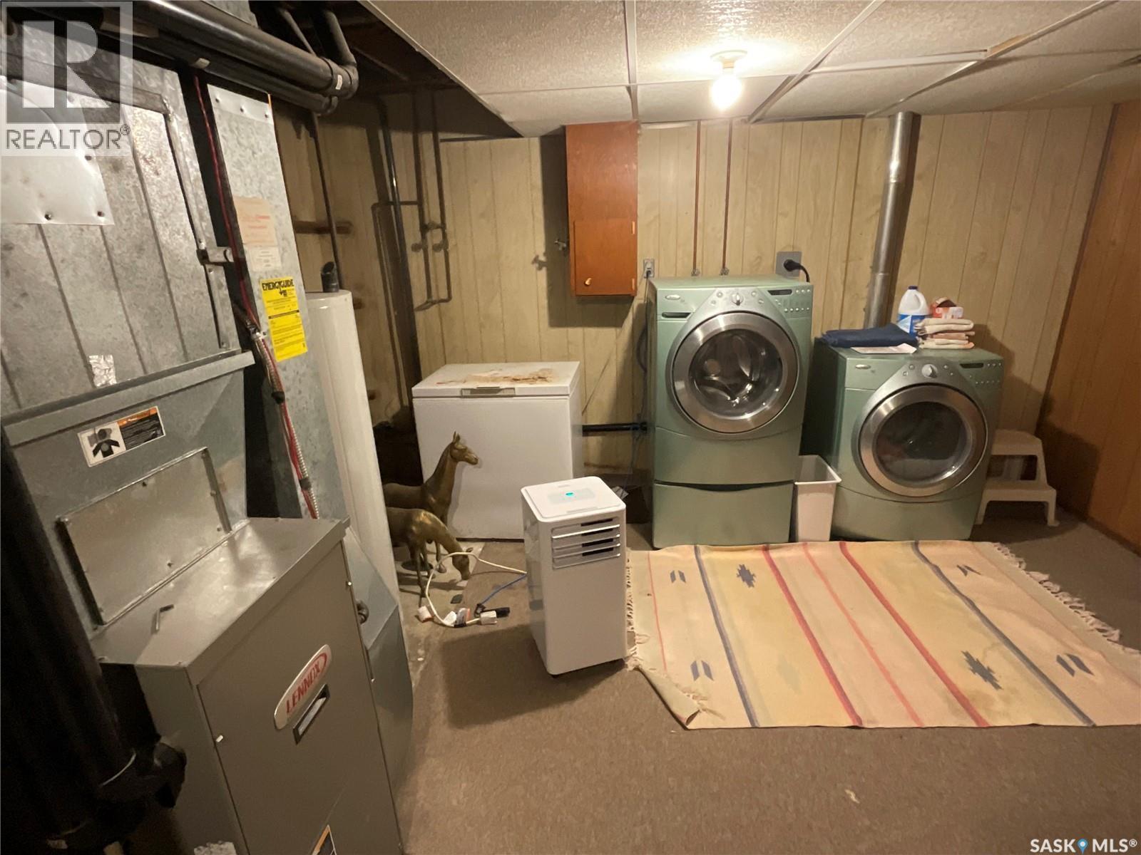 511 6Th Avenue, Cudworth, SK - Indoor Photo Showing Laundry Room