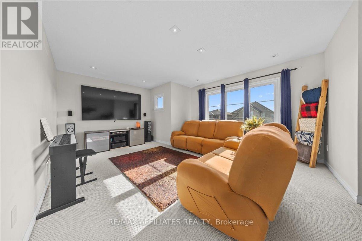 308 Equine Way, Ottawa, ON - Indoor Photo Showing Living Room