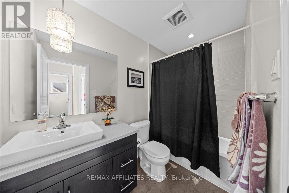 308 Equine Way, Ottawa, ON - Indoor Photo Showing Bathroom
