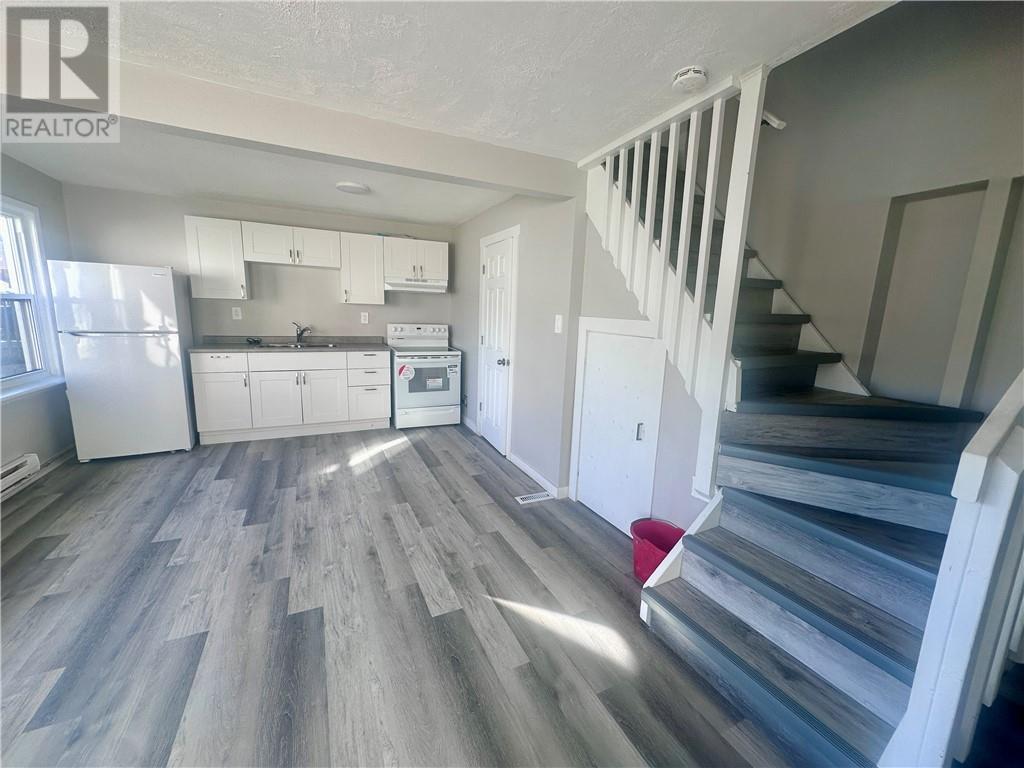 425 Bessie Avenue Unit# 5, Sudbury, ON - Indoor Photo Showing Kitchen