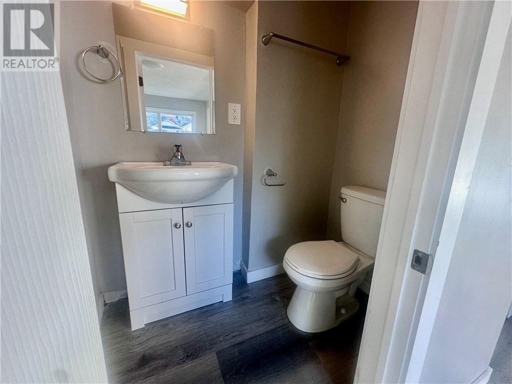 425 Bessie Avenue Unit# 5, Sudbury, ON - Indoor Photo Showing Bathroom