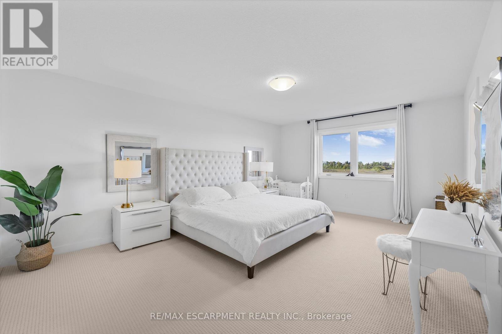 52 Bedrock Drive, Hamilton, ON - Indoor Photo Showing Bedroom