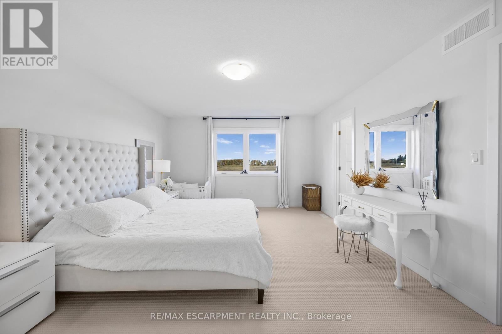 52 Bedrock Drive, Hamilton, ON - Indoor Photo Showing Bedroom