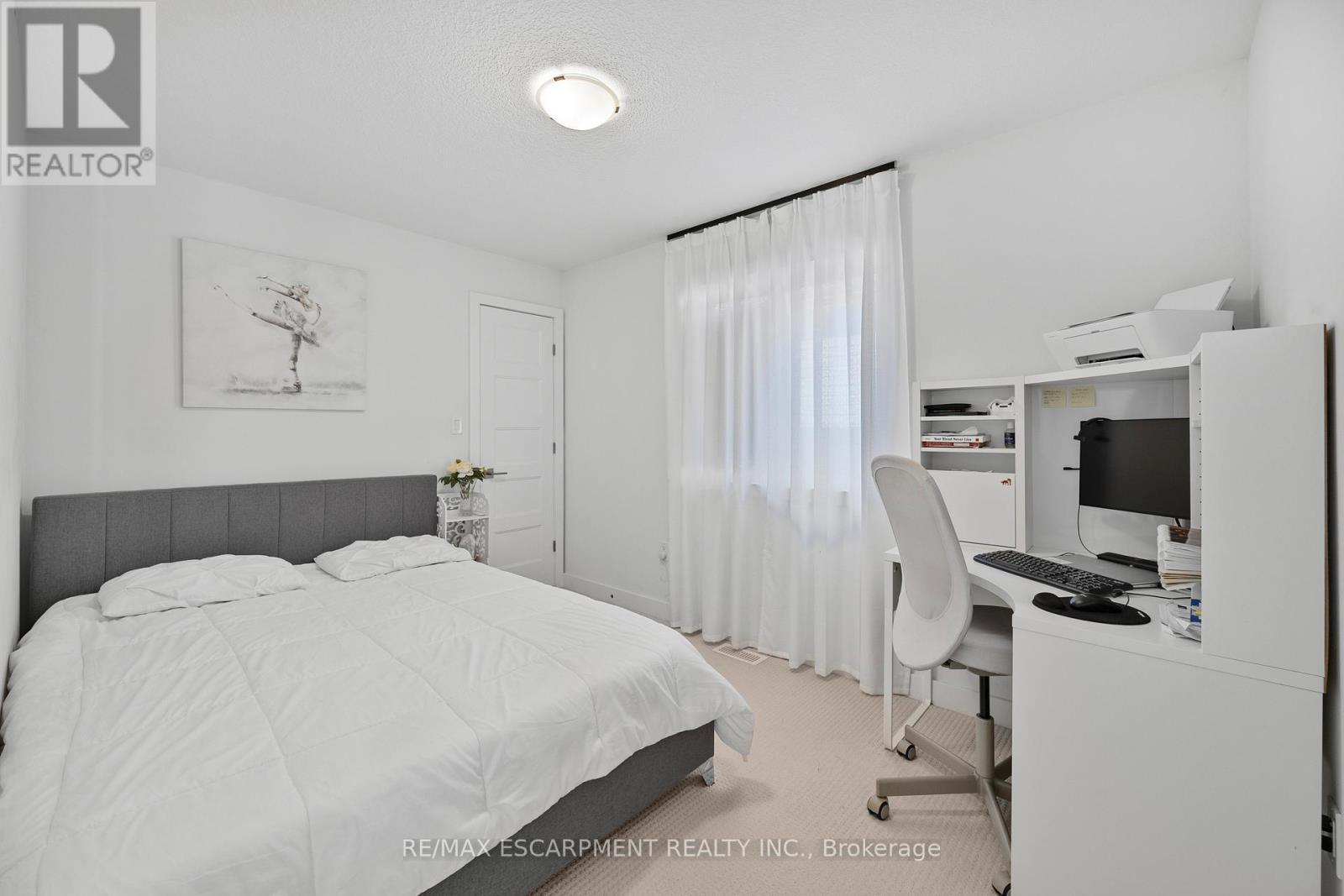 52 Bedrock Drive, Hamilton, ON - Indoor Photo Showing Bedroom