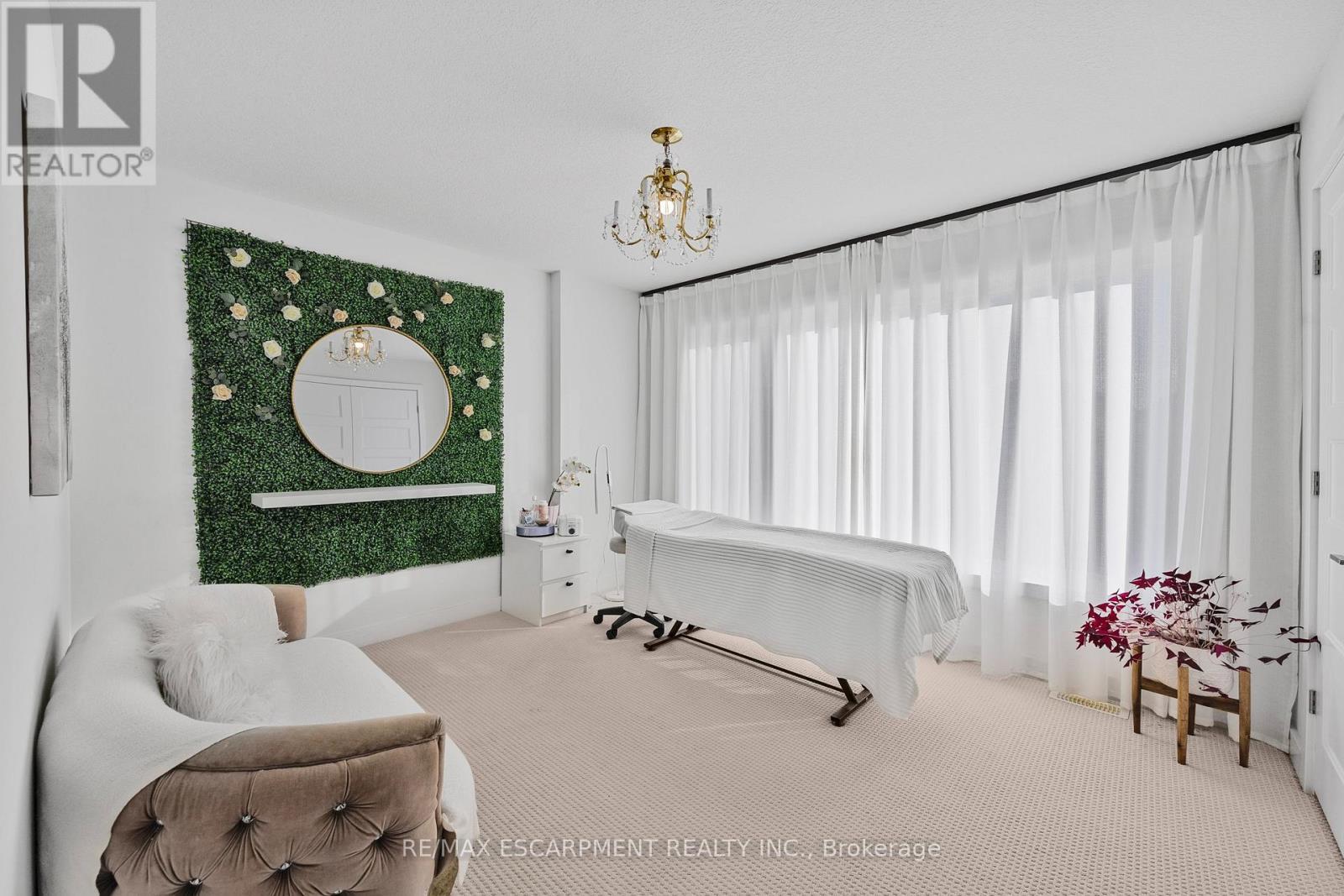 52 Bedrock Drive, Hamilton, ON - Indoor Photo Showing Other Room