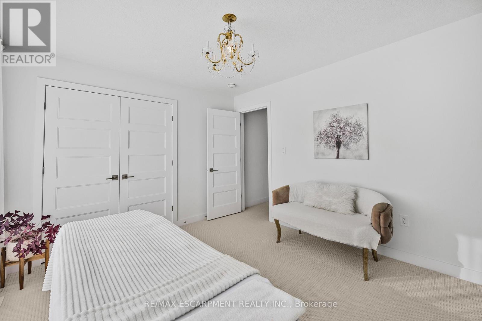 52 Bedrock Drive, Hamilton, ON - Indoor Photo Showing Bedroom