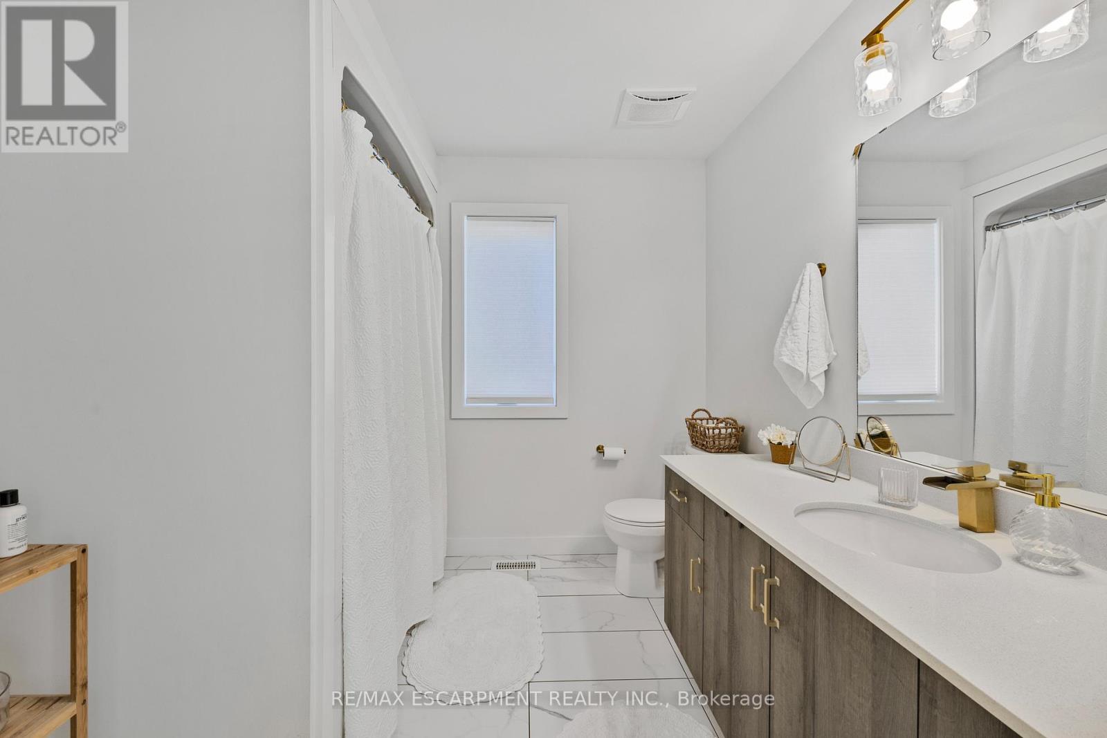 52 Bedrock Drive, Hamilton, ON - Indoor Photo Showing Bathroom