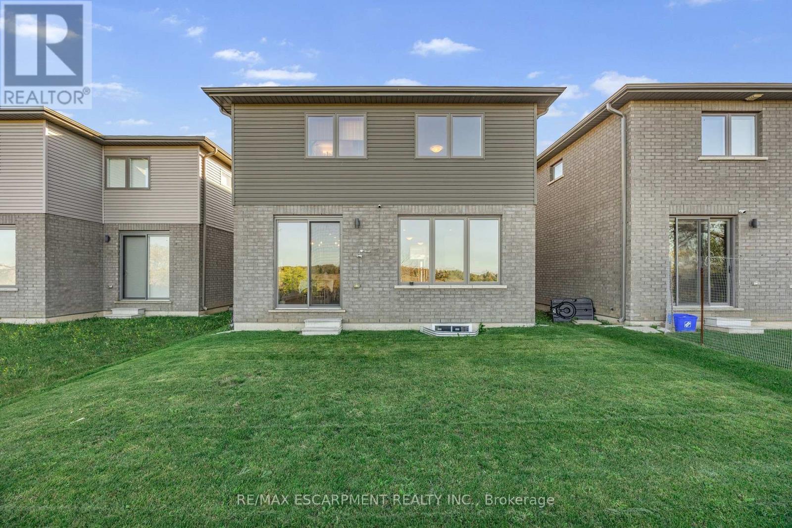 52 Bedrock Drive, Hamilton, ON - Outdoor